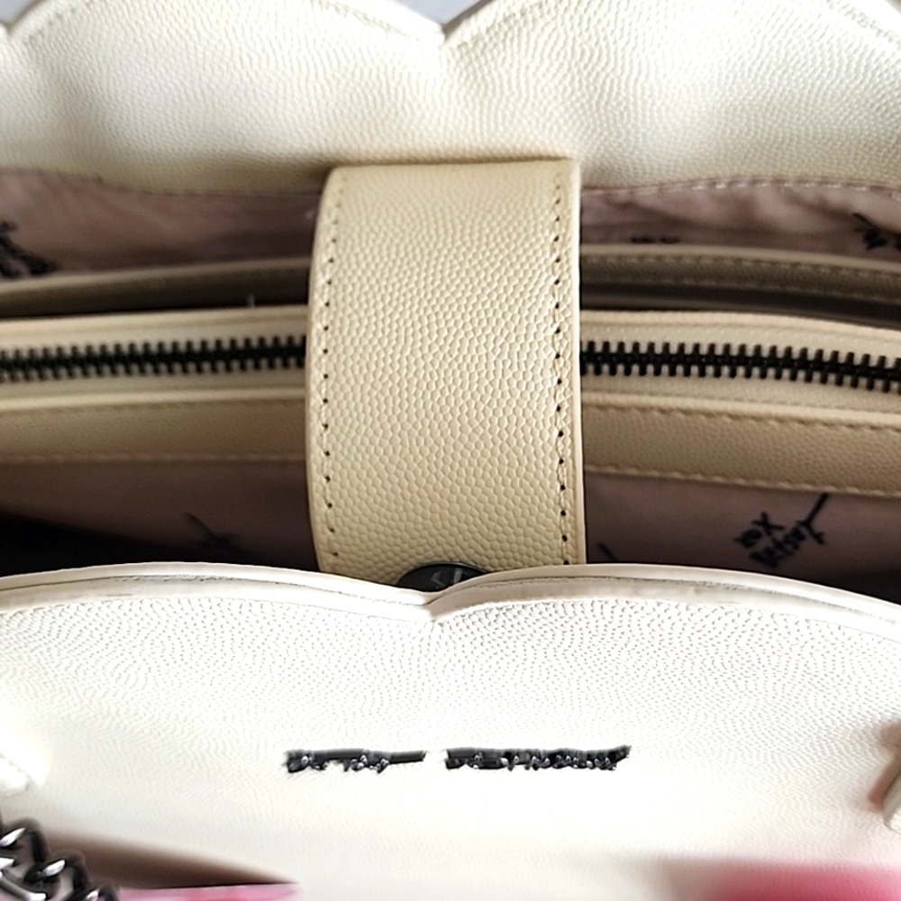 Betsey Johnson Women's NWT White XOTOTE-U Tote Bag w/Removable Heart Pouch. - Picture 5 of 10